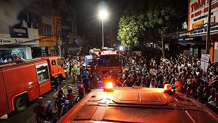 Bé 10 tuổi may mắn thoát chết khi căn nhà cháy ngùn ngụt giữa đêm ảnh 4