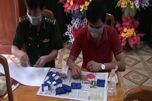 Vác bao tải 48.000 viên ma tuý đưa vào Việt Nam ảnh 1