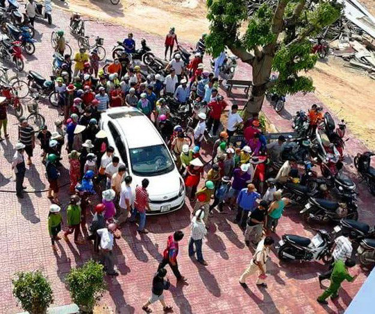 Sự thật vụ đôi nam nữ phải quỳ xin khi bị vây đánh vì nghi bắt cóc trẻ ảnh 1