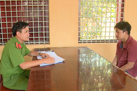 Bắt khẩn cấp 2 đối tượng hành hung chiến sĩ công an ảnh 1