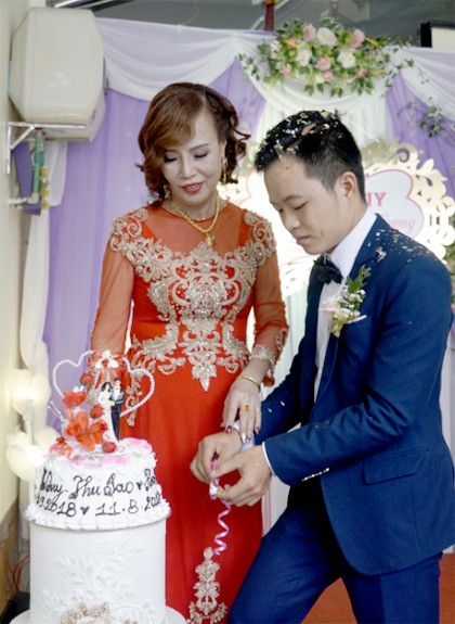 Cô dâu 62 tuổi lên xe hoa với chú rể 26 tuổi ở Cao Bằng ảnh 3