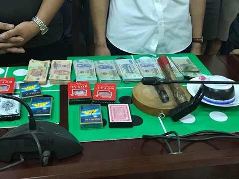 Gần trăm cảnh sát đánh úp sới bạc khủng ở Sài Gòn ảnh 1