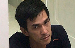 Khống chế nghi can cầm dao cố thủ bên xác vợ ảnh 1