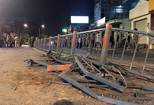 Ôtô ben húc hàng loạt xe máy ở Sài Gòn, nhiều người bị thương ảnh 2