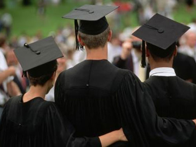 Cả trường đang chăm chú xem video tốt nghiệp, bỗng dưng một clip sex chen vào! (Hình minh họa)