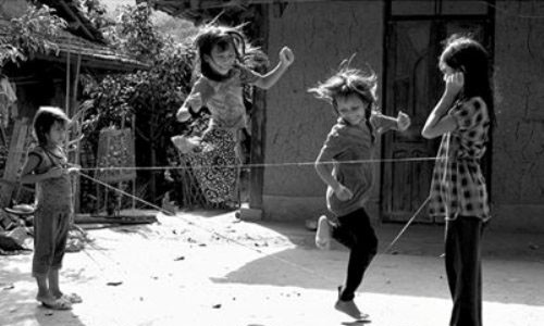 Ấu thơ trong phần lớn những cô nàng 8X sẽ có trò chơi nhảy dây.