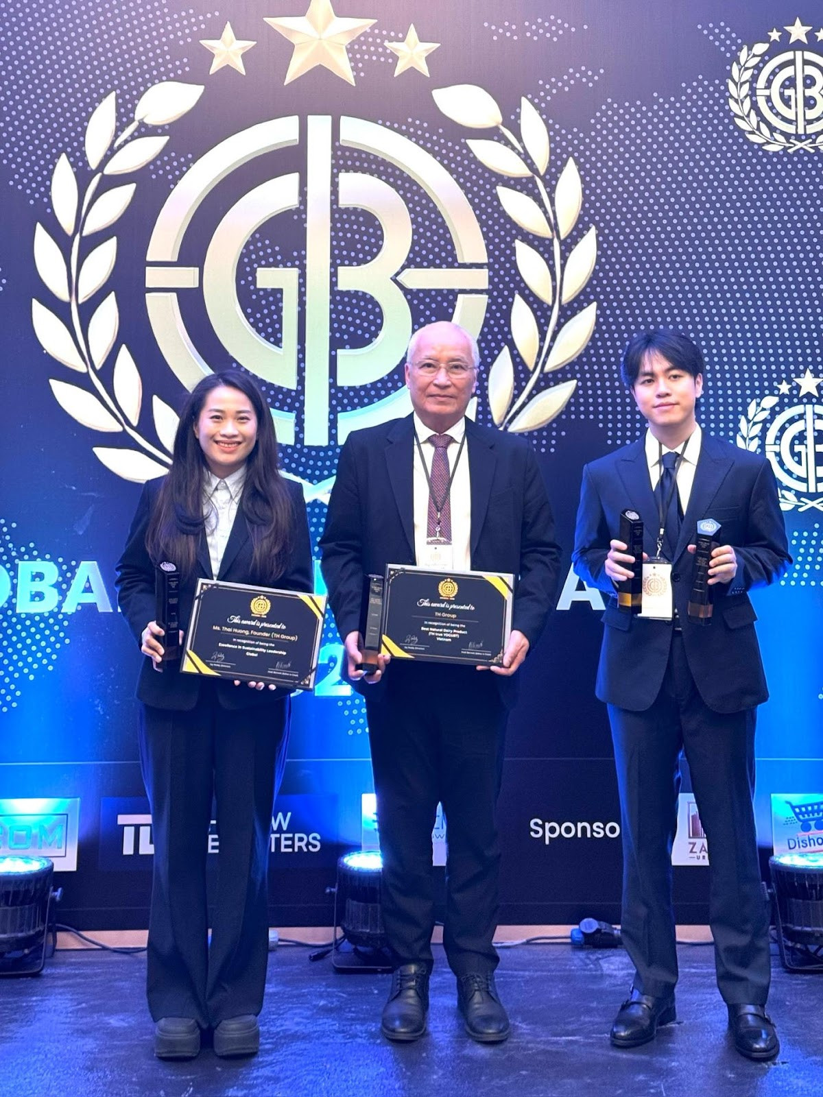 Đại diện Tập đoàn TH nhận tại Lễ trao giải Global Brand Awards 2025.