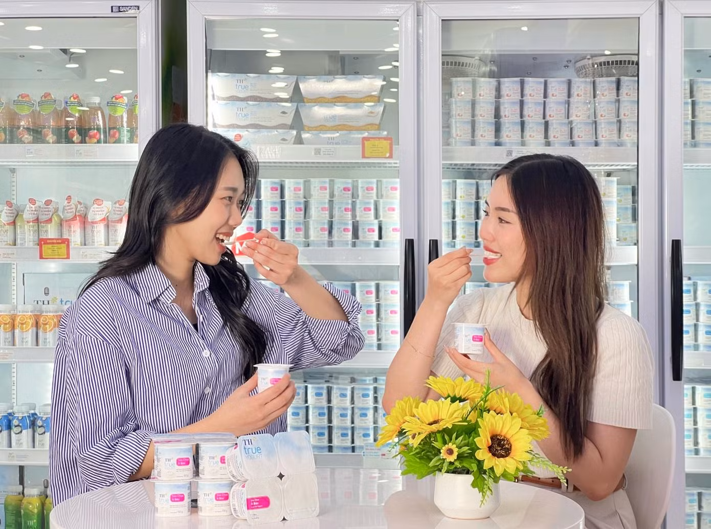 Sản phẩm sữa chua TH true YOGURT được các bạn trẻ yêu thích.