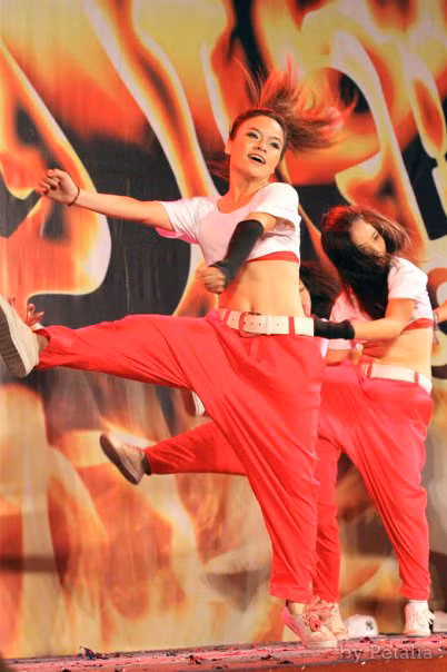 Thủy tại một cuộc thi nhảy