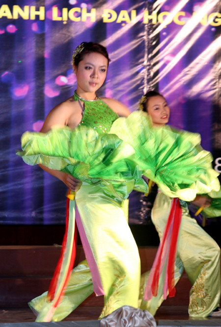 Duyên dáng với từng động tác múa