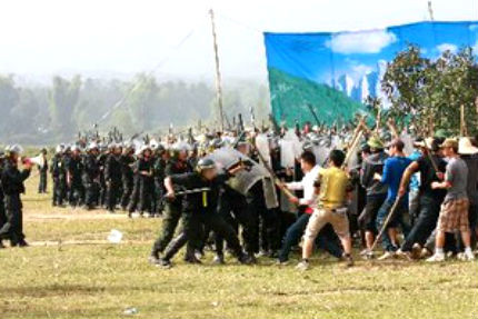 Diễn tập tình huống chống biểu tình, bạo loạn. Ảnh: Thông Tấn Xã Việt Nam