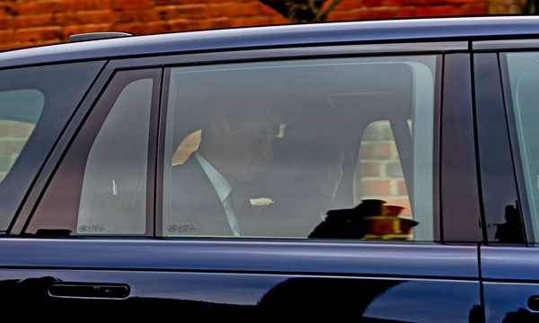 Hoàng tử William và Công nương Kate cùng ở trên ô tô rời Lâu đài Windsor vào chiều qua, 11/3 (giờ Anh). Ảnh: GoffPhotos.com. Hoàng tử William và Công nương Kate cùng ở trên ô tô rời Lâu đài Windsor vào chiều qua, 11/3 (giờ Anh). Ảnh: GoffPhotos.com.