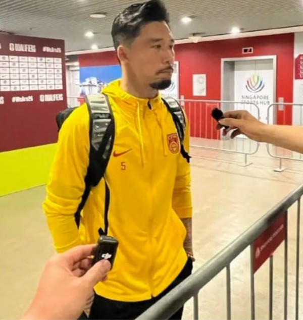 Một bài đăng trên Weibo về lời nói của đội trưởng Zhang của ĐT Trung Quốc đã nhận hơn 10.000 lượt thích trong ngày 22/3. Ảnh: Sohu. Một bài đăng trên Weibo về lời nói của đội trưởng Zhang của ĐT Trung Quốc đã nhận hơn 10.000 lượt thích trong ngày 22/3. Ảnh: Sohu.