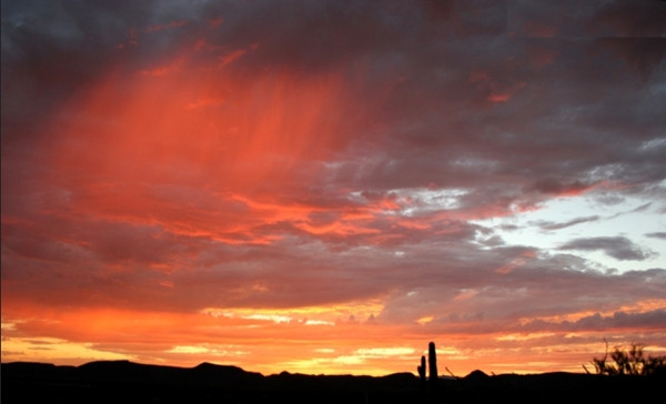Mây trông như lửa ở Mỹ. Ảnh: Sky Lights.