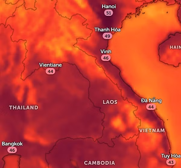 Dự báo từ miền Bắc đến miền Trung nước ta đều rất nóng trong kỳ nghỉ lễ. Trong hình là dự báo nhiệt độ cảm nhận thực tế ngoài trời vào đầu giờ chiều Chủ Nhật, 28/4. Ảnh: Zoom Earth, OpenStreetMap.