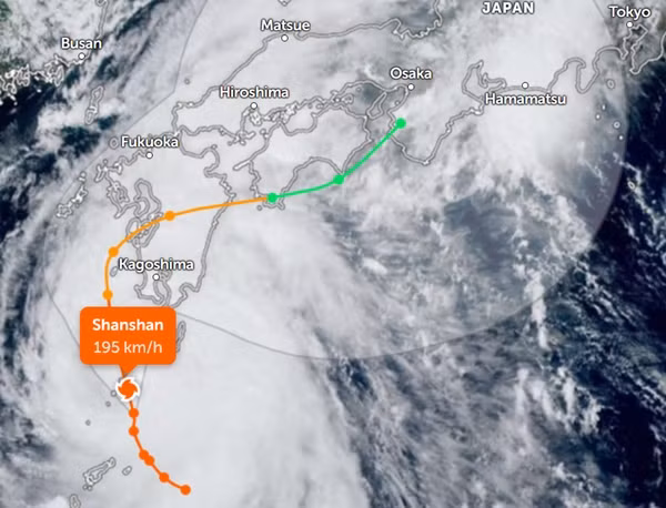 Vị trí hiện tại và đường đi dự báo của bão Shanshan vào sáng nay, 28/8. Ảnh: Zoom Earth, JMA.