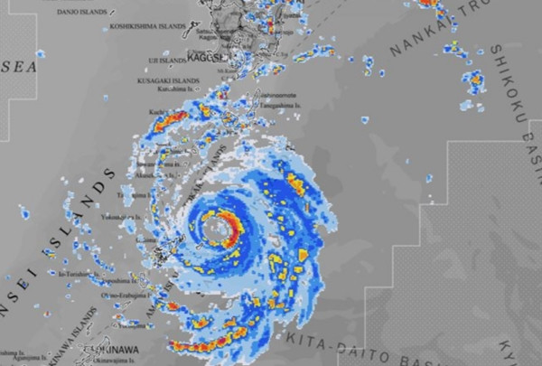 Bão Shanshan đã thay thế thành mắt bão thành công. Ảnh: X. Bão Shanshan đã thay thế thành mắt bão thành công. Ảnh: X.