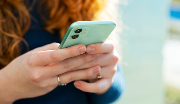 Sếp đã liên lạc với nhân viên nhiều lần trong khi cô nghỉ vì cảm lạnh. Ảnh minh họa: Getty. Sếp đã liên lạc với nhân viên nhiều lần trong khi cô nghỉ vì cảm lạnh. Ảnh minh họa: Getty.