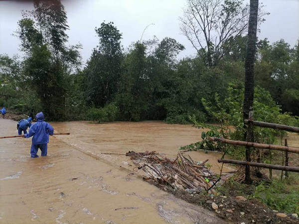 Nước dâng do bão Yinxing làm ngập một cây cầu ở tỉnh Cagayan vào ngày 7/11. Ảnh: Văn phòng Thông tin Baggao (Philippines). Nước dâng do bão Yinxing làm ngập một cây cầu ở tỉnh Cagayan vào ngày 7/11. Ảnh: Văn phòng Thông tin Baggao (Philippines).