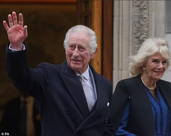 Vua Charles III xuất viện sau 3 ngày, trông ông khỏe mạnh và vui vẻ. Ảnh: PA. Vua Charles III xuất viện sau 3 ngày, trông ông khỏe mạnh và vui vẻ. Ảnh: PA.