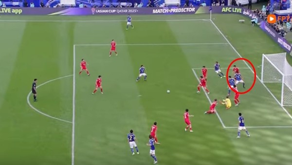 Tình huống ghi bàn đầu tiên của Minamino: Một cầu thủ ĐT Nhật Bản đã việt vị? Ảnh: FPT Play. Tình huống ghi bàn đầu tiên của Minamino: Một cầu thủ ĐT Nhật Bản đã việt vị? Ảnh: FPT Play.