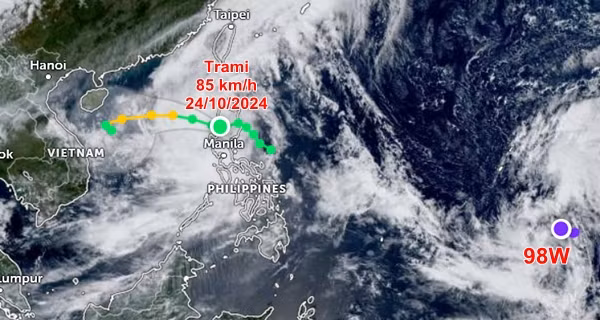 Phía sau bão Trami, một vùng áp thấp mới hình thành, được ký hiệu là 98W. Ảnh: Zoom Earth, JMA, JTWC.