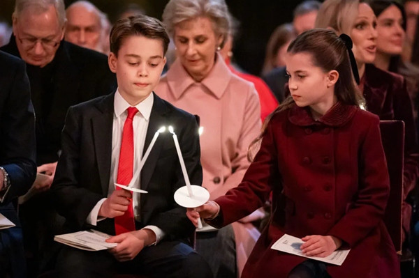 Hoàng tử George và Công chúa Charlotte trong một sự kiện Giáng Sinh 2024. Ảnh: Aaron Chown - WPA Pool/ Getty Images. Hoàng tử George và Công chúa Charlotte trong một sự kiện Giáng Sinh 2024. Ảnh: Aaron Chown - WPA Pool/ Getty Images.