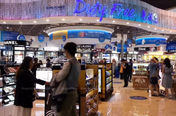 Một cửa hàng miễn thuế ở sân bay Suvarnabhumi (Thái Lan). Ảnh: Bangkok Post.