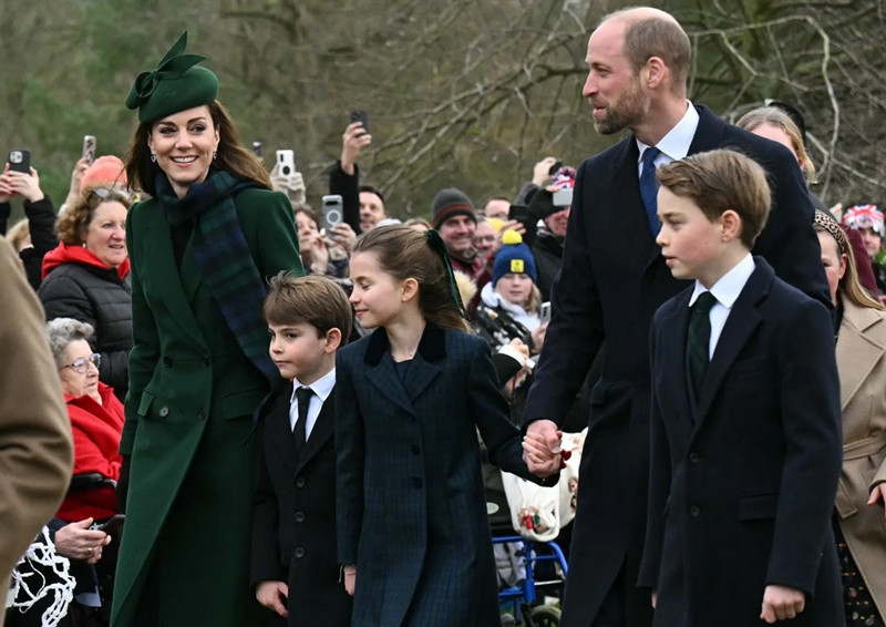 Vợ chồng William - Kate và các con vào ngày 25/12. Ảnh: AFP via Getty. Vợ chồng William - Kate và các con vào ngày 25/12. Ảnh: AFP via Getty.