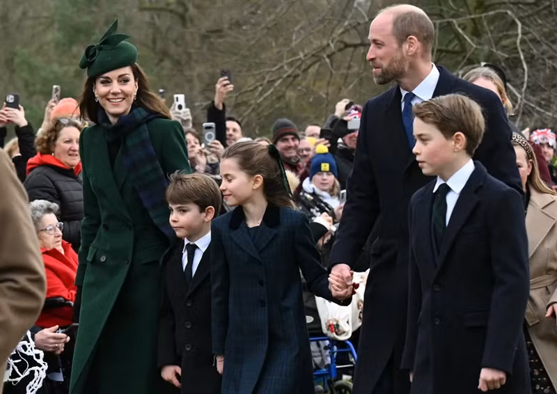 Vợ chồng William - Kate và các con vào ngày 25/12. Ảnh: AFP via Getty.