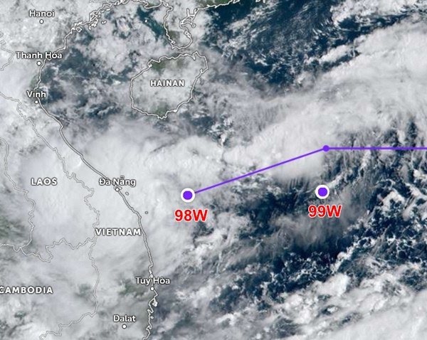 Vị trí của ATNĐ 98W (dự báo sẽ trở thành cơn bão số 4) và áp thấp 99W (mới xuất hiện) vào sáng 18/9. Ảnh: Zoom Earth, JMA, JTWC. Vị trí của ATNĐ 98W (dự báo sẽ trở thành cơn bão số 4) và áp thấp 99W (mới xuất hiện) vào sáng 18/9. Ảnh: Zoom Earth, JMA, JTWC.