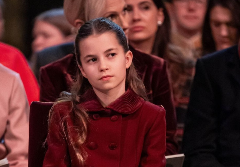 Đây là hình ảnh khiến Charlotte được khen ngợi là vô cùng xinh đẹp với thần thái nổi bật, "ngồi yên cũng tỏa sáng". Ảnh: Getty. Đây là hình ảnh khiến Charlotte được khen ngợi là vô cùng xinh đẹp với thần thái nổi bật, "ngồi yên cũng tỏa sáng". Ảnh: Getty.