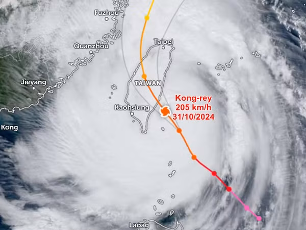 Bão Kong-rey đã đến rất gần Đài Loan (Trung Quốc). Ảnh: Zoom Earth, JMA, JTWC. Bão Kong-rey đã đến rất gần Đài Loan (Trung Quốc). Ảnh: Zoom Earth, JMA, JTWC.