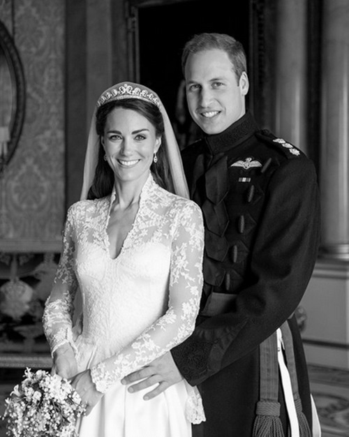 Ảnh cưới mà William - Kate mới đăng. Ảnh: Thân vương và Vương phi xứ Wales.