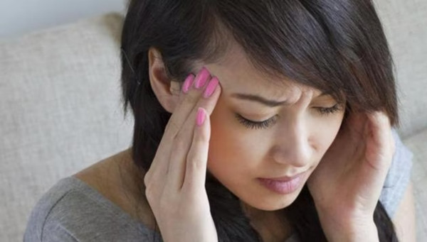 Chứng đau đầu khiến người ta làm việc gì cũng kém hiệu quả hơn. Ảnh minh họa: Getty/ iStock. Chứng đau đầu khiến người ta làm việc gì cũng kém hiệu quả hơn. Ảnh minh họa: Getty/ iStock.