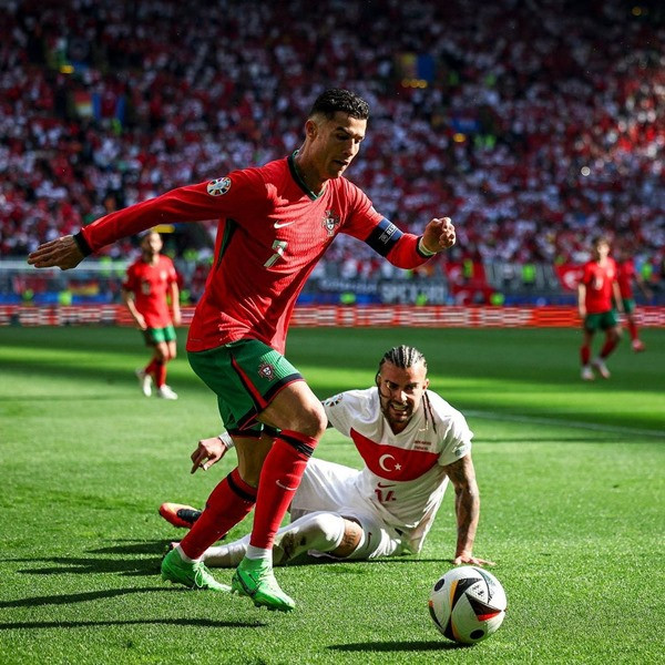 Ronaldo thi đấu rất bền bỉ ở tuổi 39. Ảnh: Instagram.