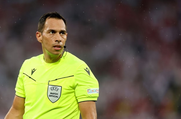 Nhiều người không hiểu tại sao trọng tài Facundo Tello người Argentina lại bắt chính một số trận đấu ở EURO 2024. Ảnh: Getty.