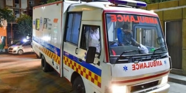 Bệnh viện đã sắp xếp xe cấp cứu chở cụ ông về nhà sau khi các bác sĩ nói rằng ông đã mất. Ảnh minh họa: India Times. Bệnh viện đã sắp xếp xe cấp cứu chở cụ ông về nhà sau khi các bác sĩ nói rằng ông đã mất. Ảnh minh họa: India Times.