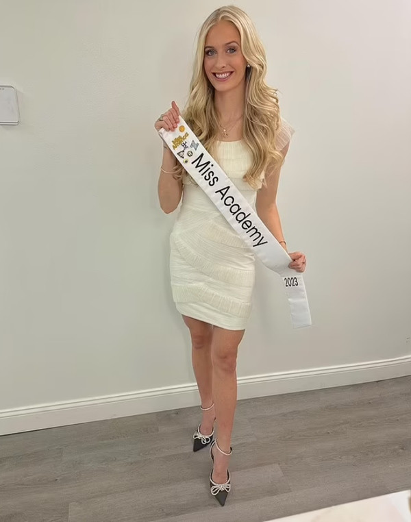 Quả là một cô gái vừa xinh đẹp vừa giỏi giang. Ảnh: Mail Online.