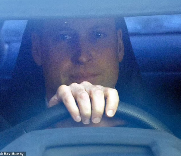 Hoàng tử William tự lái xe vào viện thăm vợ. Ảnh: Max Mumby. Hoàng tử William tự lái xe vào viện thăm vợ. Ảnh: Max Mumby.