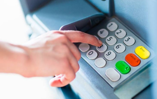 Mã PIN của thẻ ngân hàng là rất quan trọng và cần được bảo mật. Ảnh: WSJ. Mã PIN của thẻ ngân hàng là rất quan trọng và cần được bảo mật. Ảnh: WSJ.