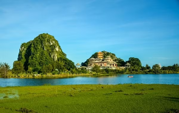 Một góc Ngũ Hành Sơn. Ảnh: Quang Hiển/ Cục Du lịch Quốc gia Việt Nam.