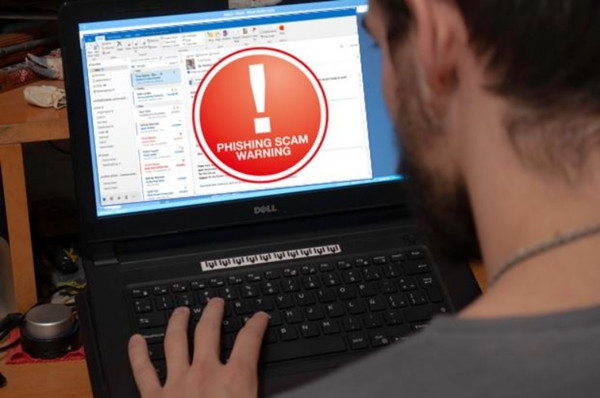 Spear phishing cũng là gửi email giả mạo nhưng có mục đích và có tính thuyết phục hơn. Ảnh: CMU. Spear phishing cũng là gửi email giả mạo nhưng có mục đích và có tính thuyết phục hơn. Ảnh: CMU.