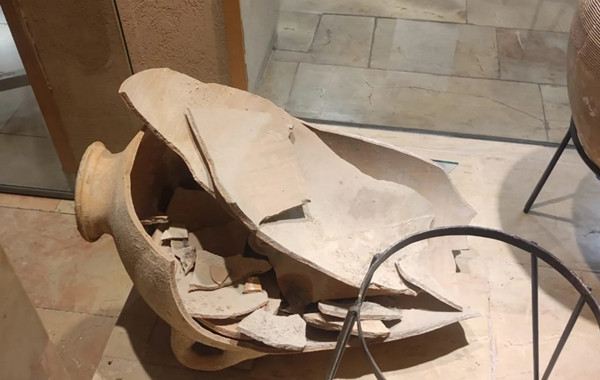 Các mảnh vỡ của chiếc bình. Ảnh: Viện bảo tàng Hecht. Các mảnh vỡ của chiếc bình. Ảnh: Viện bảo tàng Hecht.