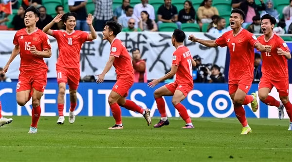 ĐT Việt Nam đã có lúc khiến ĐT Nhật Bản bị sốc trong trận ra quân. Ảnh: The AFC.