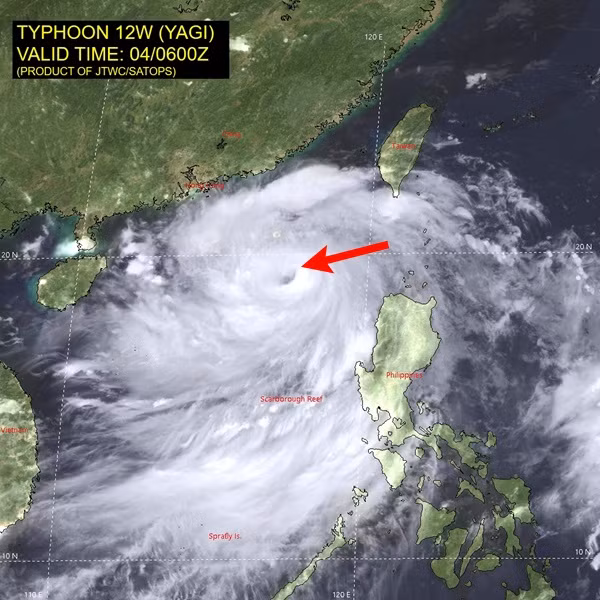 Mắt bão đã khá rõ ràng. Ảnh: JTWC.