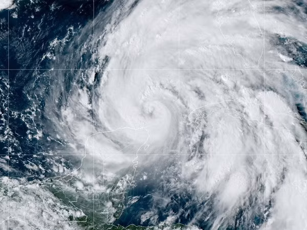 Hình ảnh vệ tinh của bão Helene vào rạng sáng nay (giờ Việt Nam). Ảnh: CBS News. Hình ảnh vệ tinh của bão Helene vào rạng sáng nay (giờ Việt Nam). Ảnh: CBS News.