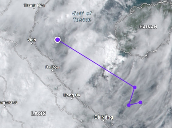 Đường đi và vị trí của áp thấp 97W vào sáng 24/6 (chấm tròn màu tím). Ảnh: Zoom Earth, JMA.