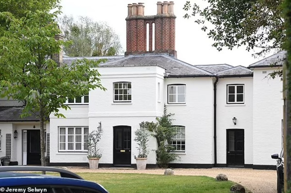 Khu Frogmore, thuộc khu vực Windsor của Hoàng gia Anh, là nơi mà Harry - Meghan ở khi chưa rời Hoàng gia. Ảnh: Jeremy Selwyn. Khu Frogmore, thuộc khu vực Windsor của Hoàng gia Anh, là nơi mà Harry - Meghan ở khi chưa rời Hoàng gia. Ảnh: Jeremy Selwyn.