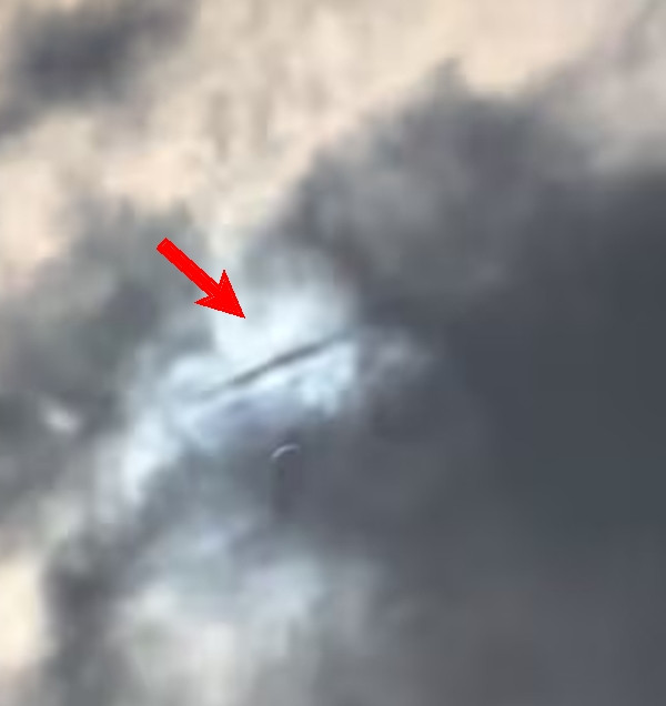 Vật thể lạ xuất hiện đúng thời điểm có Nhật Thực toàn phần ở Mỹ. Ảnh: Matt Wallace.